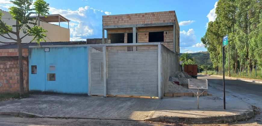 Excelente Sobrado de Esquina para Investir ou Morar, Bem Localizado, Rua 18 do Residencial do Bosque, em São Sebastião/DF.