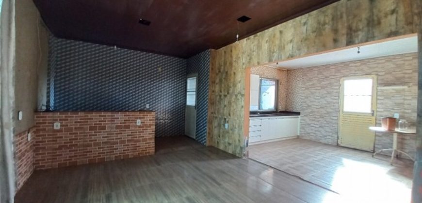 Casa com Piscina Lote com 200 Metros