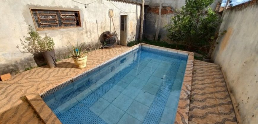 Casa com Piscina Lote com 200 Metros