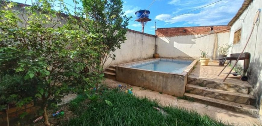 Casa com Piscina Lote com 200 Metros