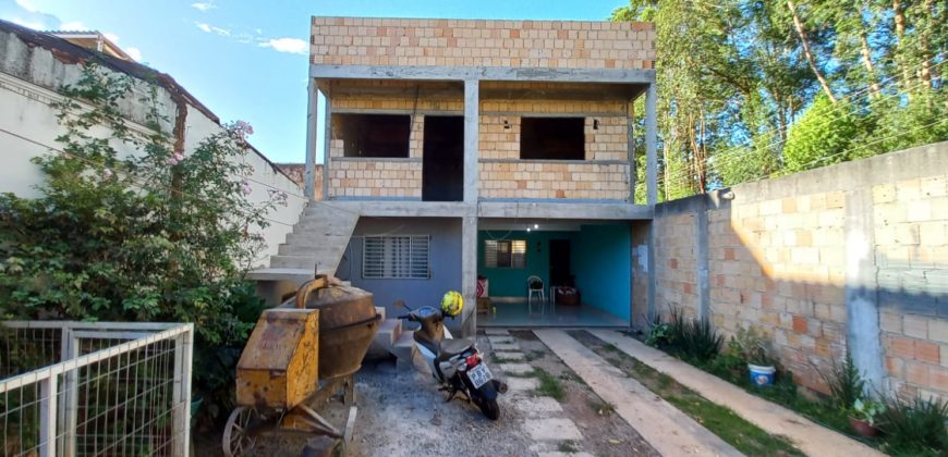 Excelente Sobrado de Esquina para Investir ou Morar, Bem Localizado, Rua 18 do Residencial do Bosque, em São Sebastião/DF.