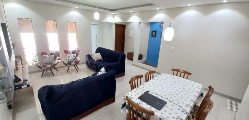 Maravilhosa Casa com Fino Acabamento, 3 Quartos, Condomínio Quintas do Ipês