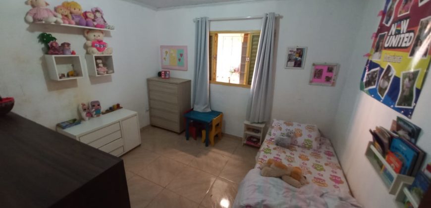 Excelente Casa com 2 Quartos, Perto da Principal