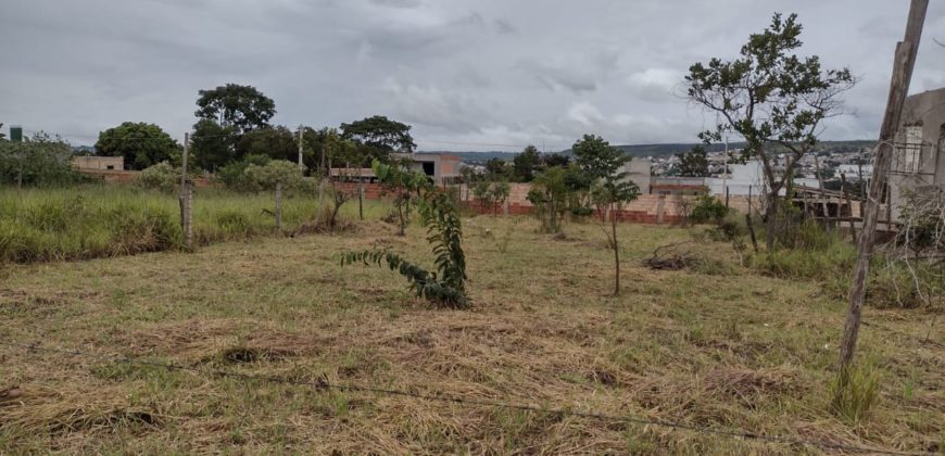 Excelente Lote, Plano, com 620 metros, Condomínio Estancia dos Ipés