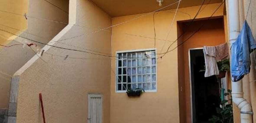 Casa com 2 Quartos, mais Sobrado na Lateral, Qd. 02 Morro Azul