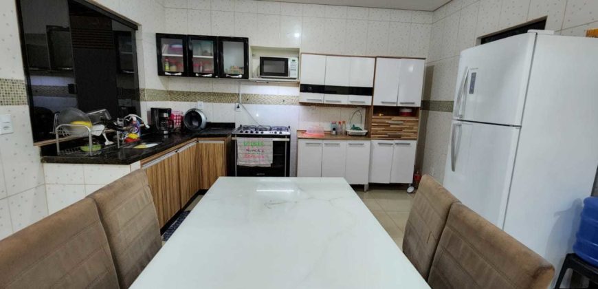 Excelente Casa com 4 Quartos, Residencial Vitória