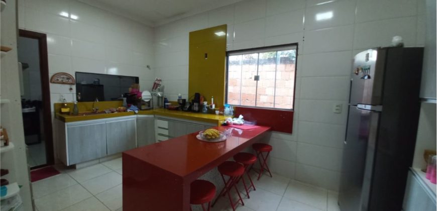 Excelente Casa Toda na Laje, com Estrutura para mais 1 Pavimento.