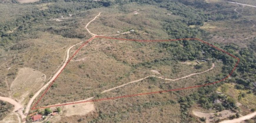 Excelente Chácara com 5,6 hectares, com córrego, Bem Localizada, no Cavas de Baixo, Perto da ponte do Rio São Bartolomeu em São Sebastião/DF.