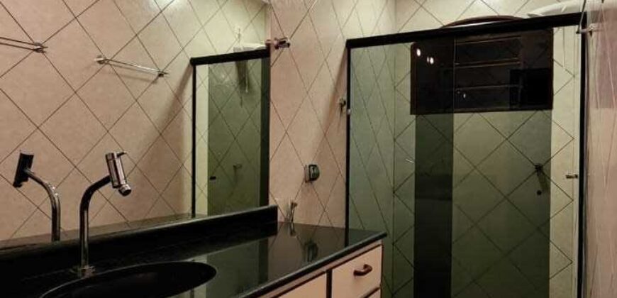 Excelente Casa com 3 Quartos, Suítes, Armários Planejados, Toda na Laje, localizada no Bairro Residencial do Bosque, em São Sebastião/DF.