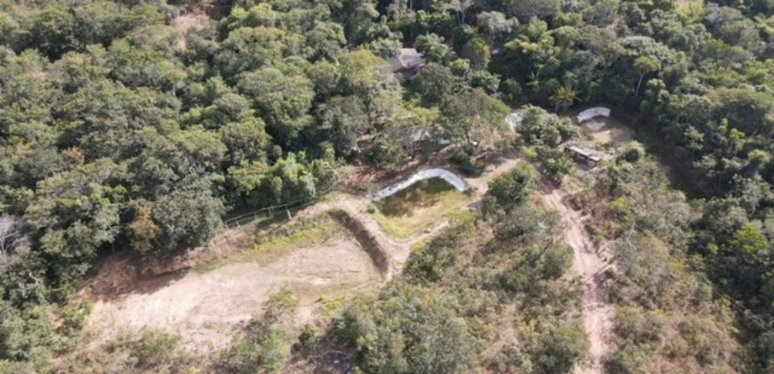 Excelente Chácara com 5,6 hectares, com córrego, Bem Localizada, no Cavas de Baixo, Perto da ponte do Rio São Bartolomeu em São Sebastião/DF.