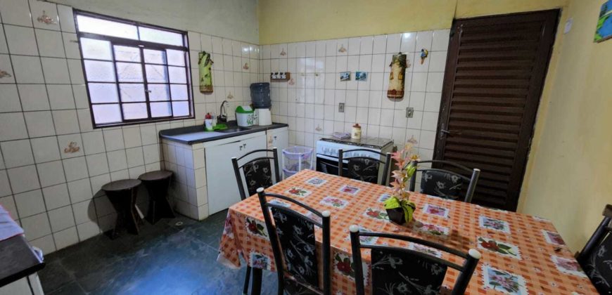 Excelente Sobrado com 4 quartos, mais uma kit nos fundos, no Bairro Residencial Oeste, em São Sebastião/DF.