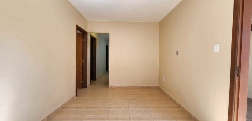 Excelente Casa com 3 Quartos, sendo suíte, Toda na Laje, Localizada no Setor Tradicional, Brasília /DF.