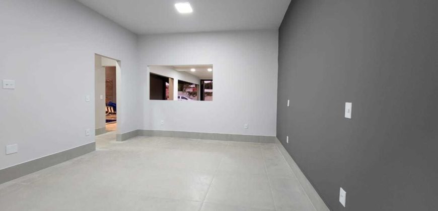 Casa Alto Padrão, Nova, Moderna, de Frente a DF – 473, Perto do Crixás