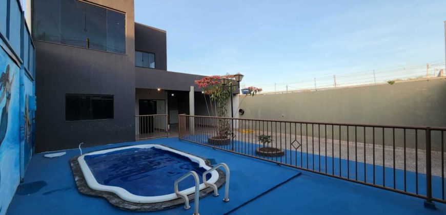 Maravilhoso Sobrado com Piscina, Fácil Acesso, localizada no Bairro Residencial Vitória II, em São Sebastião/DF.