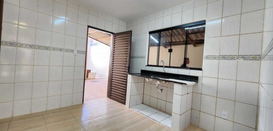 Excelente Casa com 3 Quartos, sendo suíte, Toda na Laje, Localizada no Setor Tradicional, Brasília /DF.