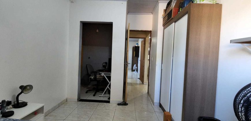 Excelente Casa com 3 Quartos, Lote com 330 Metros, Localizada no Itaipu 73, Condomínio Estancia do Ipês, em Frente ao Ouro Vermelho II, no Jardim Botânico, Brasília /DF.