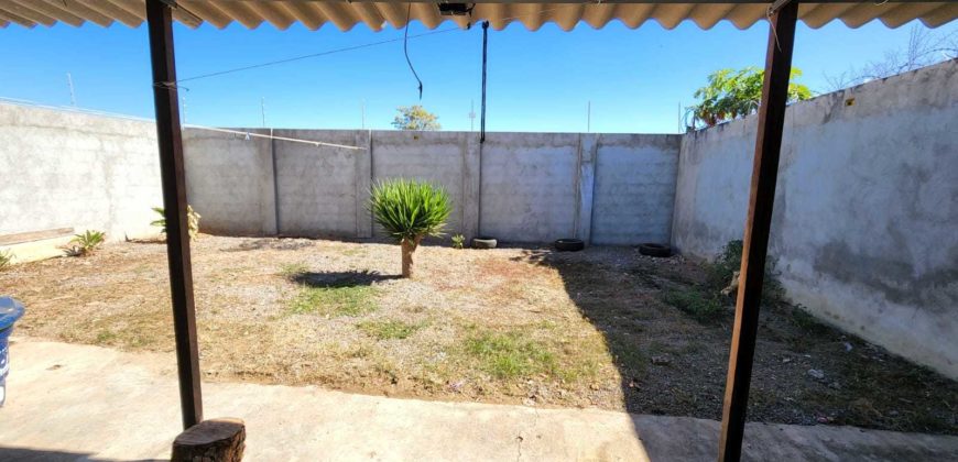 Excelente Casa com 3 Quartos, Lote com 330 Metros, Localizada no Itaipu 73, Condomínio Estancia do Ipês, em Frente ao Ouro Vermelho II, no Jardim Botânico, Brasília /DF.