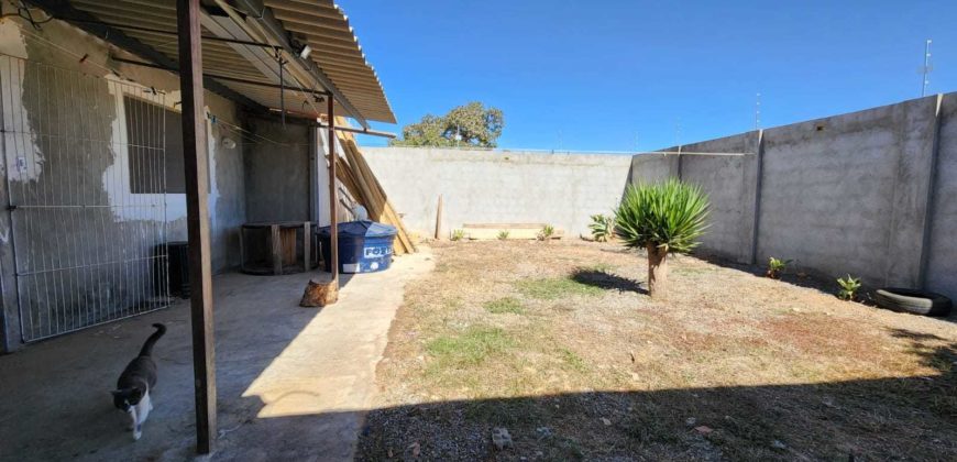 Excelente Casa com 3 Quartos, Lote com 330 Metros, Localizada no Itaipu 73, Condomínio Estancia do Ipês, em Frente ao Ouro Vermelho II, no Jardim Botânico, Brasília /DF.