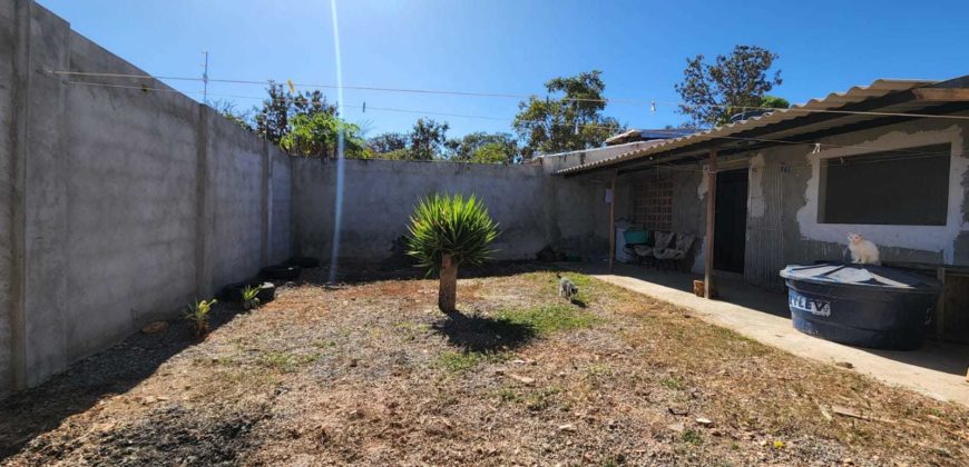 Excelente Casa com 3 Quartos, Lote com 330 Metros, Localizada no Itaipu 73, Condomínio Estancia do Ipês, em Frente ao Ouro Vermelho II, no Jardim Botânico, Brasília /DF.