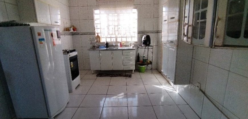 Excelente Sobrado para Investir, e Morar, Luz Independente, Bem localizado no Bairro Morro Azul, em São Sebastião/DF.