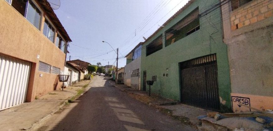 Excelente Sobrado para Investir, e Morar, Luz Independente, Bem localizado no Bairro Morro Azul, em São Sebastião/DF.