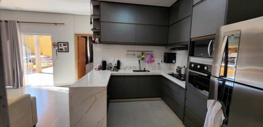 OPORTUNIDADE! LOTE com 400 Metros, Armários planejados, Área de Lazer com Piscina, Casa com Fino Acabamento, no Bairro Morro da Cruz, São Sebastião/DF. Perto da Escola Master