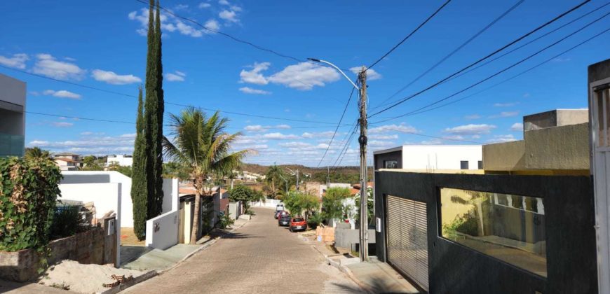 Excelente Casa, 3 Quartos, Suíte, toda na laje, Condomínio Quintas dos Ipês, Jardim Botânico/DF.