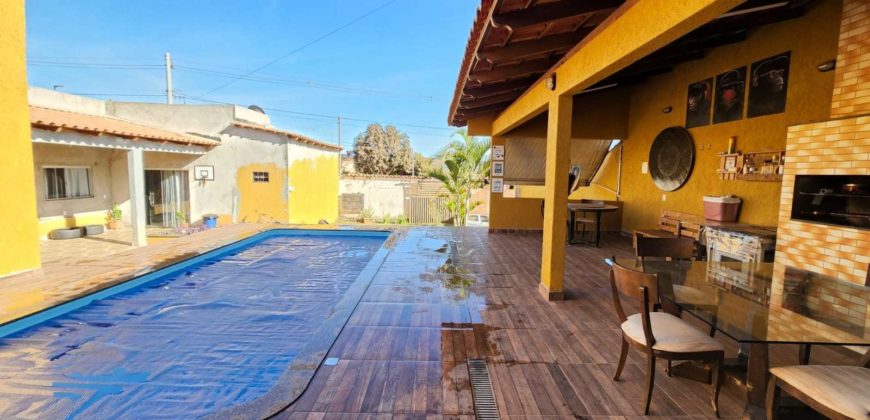 OPORTUNIDADE! LOTE com 400 Metros, Armários planejados, Área de Lazer com Piscina, Casa com Fino Acabamento, no Bairro Morro da Cruz, São Sebastião/DF. Perto da Escola Master