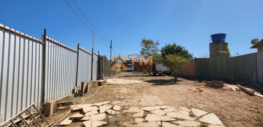 Excelente Casa com 2 Quartos, Lotão com 750 metros, ao lado do Condomínio Aldeia do Cerrado em Nova Betânia, São Sebastião/DF,- Aceita Troca em São Sebastião.