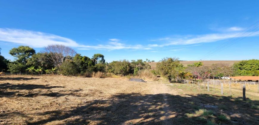 Excelente Chácara com 2 hectares, com córrego, Bem Localizada, na Região do Café sem Troco, no Paranoá DF.