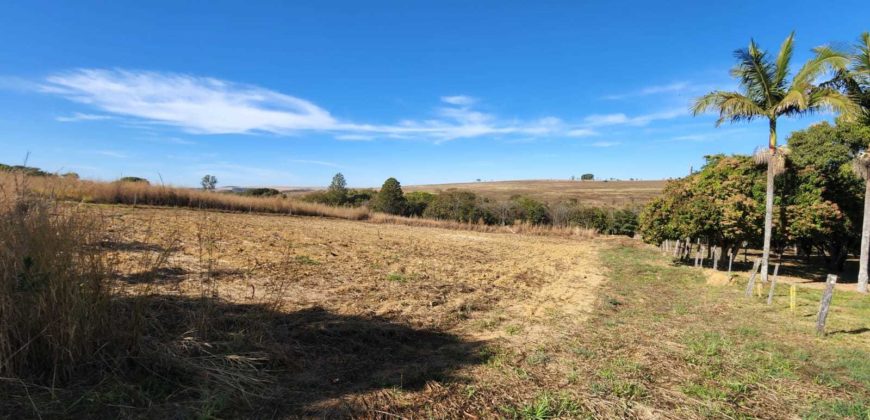 Excelente Chácara com 2 hectares, com córrego, Bem Localizada, na Região do Café sem Troco, no Paranoá DF.