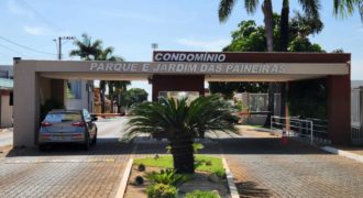 Casa bem Localizada no Condomínio Parque Jardins Das Paineiras, Bairro Jardim Botânico de Brasília.