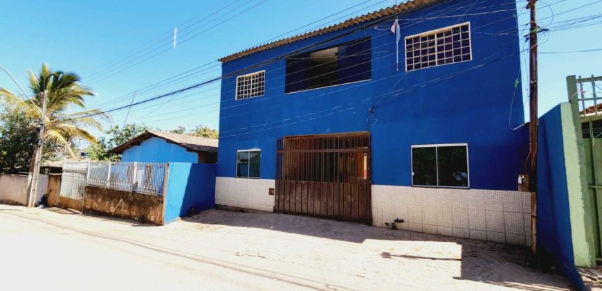 Excelente Sobrado para Investir ou Morar, Bem localizado no Bairro João Candido, Jardim Botânico/DF. Aceita carro e imóvel de menor valor.