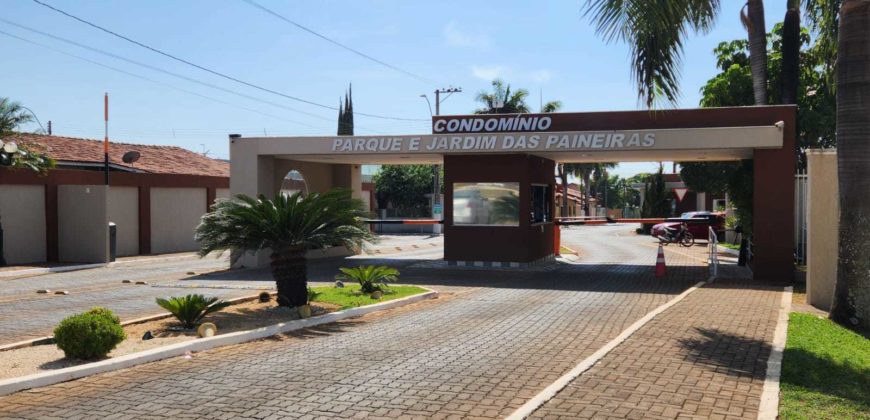 Casa bem Localizada no Condomínio Parque Jardins Das Paineiras, Bairro Jardim Botânico de Brasília.