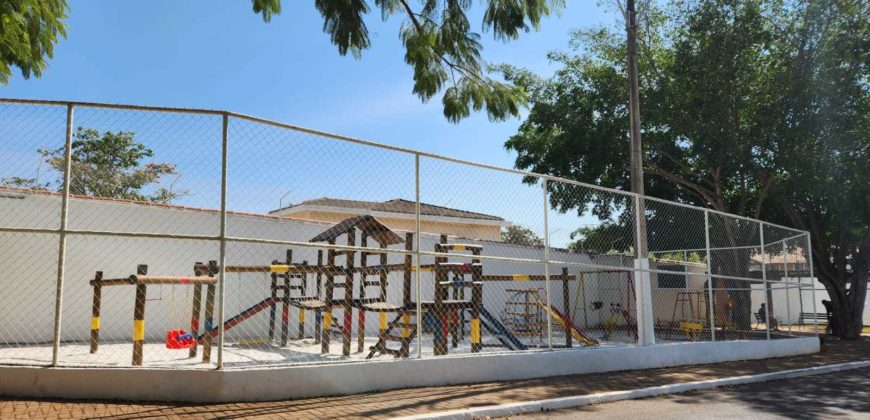 Casa bem Localizada no Condomínio Parque Jardins Das Paineiras, Bairro Jardim Botânico de Brasília.