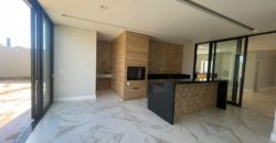 Casa Alto Padrão, Fino Acabamento, com 3 Suítes, sendo uma com closet, Piscina, Condomínio Estancia Quintas da Alvorada no Jardim Botânico Brasília /DF.