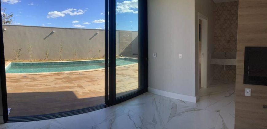 Casa Alto Padrão, Fino Acabamento, com 3 Suítes, sendo uma com closet, Piscina, Condomínio Estancia Quintas da Alvorada no Jardim Botânico Brasília /DF.