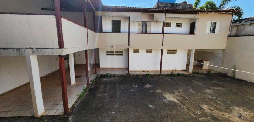 Casa bem Localizada no Condomínio Parque Jardins Das Paineiras, Bairro Jardim Botânico de Brasília.