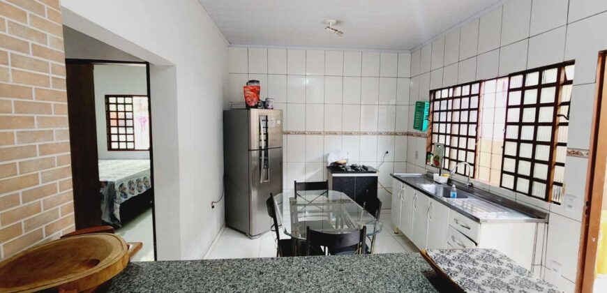 Excelente casa com 3 Quartos, Suíte, Toda na Laje