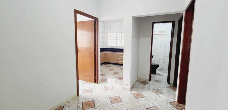 Excelente Casa com 3 Quartos, Suíte, Lindo Jardim no Condomínio Quintas dos Ipês, Jardim Botânico/DF.