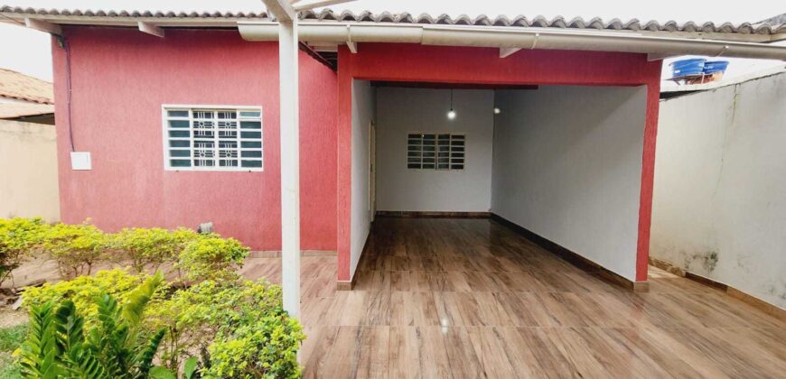 Excelente Casa com 3 Quartos, Suíte, Lindo Jardim no Condomínio Quintas dos Ipês, Jardim Botânico/DF.