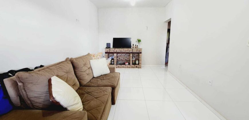 Excelente casa com 3 Quartos, Suíte, Toda na Laje