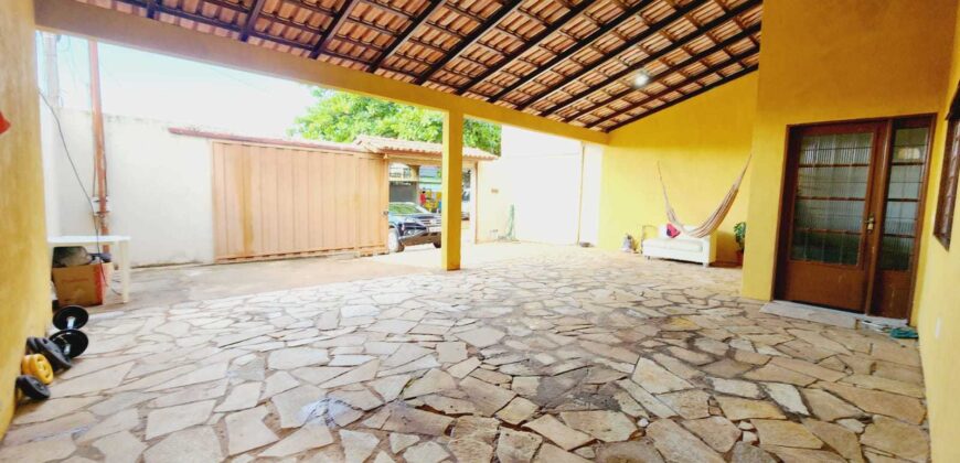 Excelente casa com 3 Quartos, Suíte, Toda na Laje