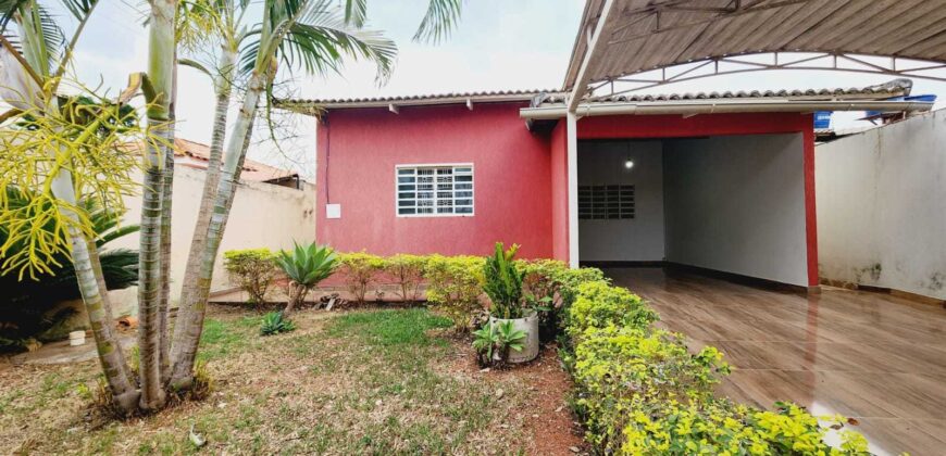 Excelente Casa com 3 Quartos, Suíte, Lindo Jardim no Condomínio Quintas dos Ipês, Jardim Botânico/DF.