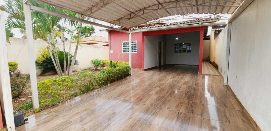 Excelente Casa com 3 Quartos, Suíte, Lindo Jardim no Condomínio Quintas dos Ipês, Jardim Botânico/DF.