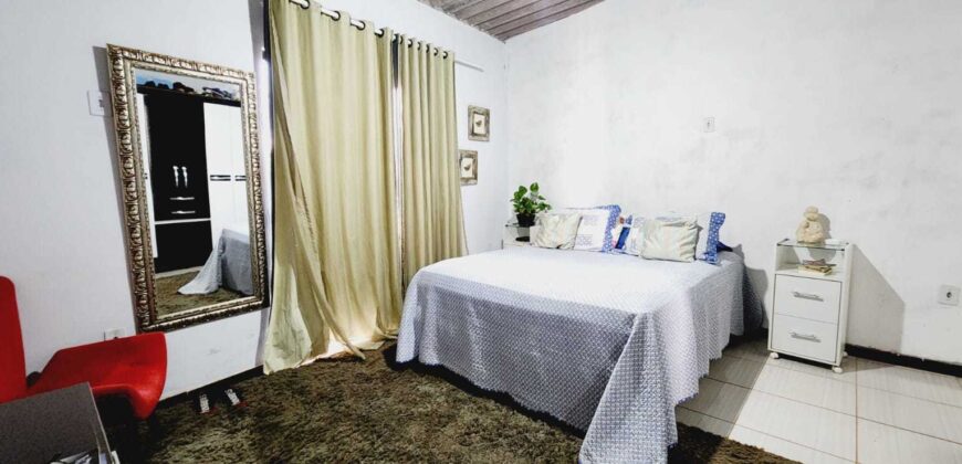 Maravilhoso Sobrado com 5 Quartos, sendo 1 Suíte, Armários Planejados, Piscina, Lotão com 270 metros, localizada no Bairro Morro da Cruz, em São Sebastião/DF.