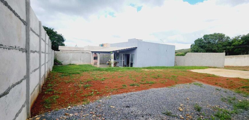 Lugar muito Tranquilo, perto de Comercio, de Fácil acesso, com uma casa de 1 Quarto, Churrasqueira, de Esquina Condomínio Estância Santa Paula, Jardim Botânico/DF.