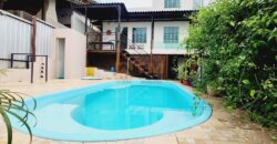 Maravilhosa Casa com 2 Quartos, Suíte, Lindo Jardim, Piscina, no Condomínio Quintas dos Ipês, Jardim Botânico/DF.