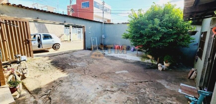 Excelente Casa com 4 Quartos de Esquina, Lote com 380 metros, Bairro São José