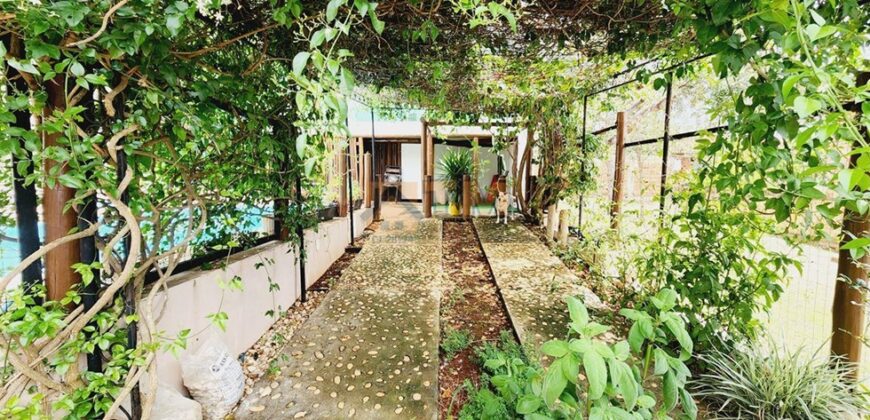 Maravilhosa Casa com 2 Quartos, Suíte, Lindo Jardim, Piscina, no Condomínio Quintas dos Ipês, Jardim Botânico/DF.